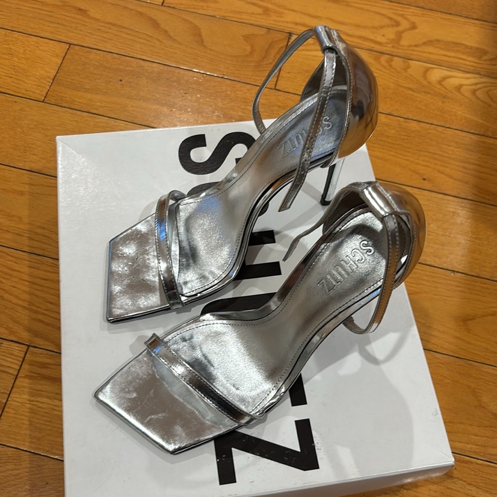 Schutz Jenna Sandal in Prata, Size: 7 - Picture 6 of 11